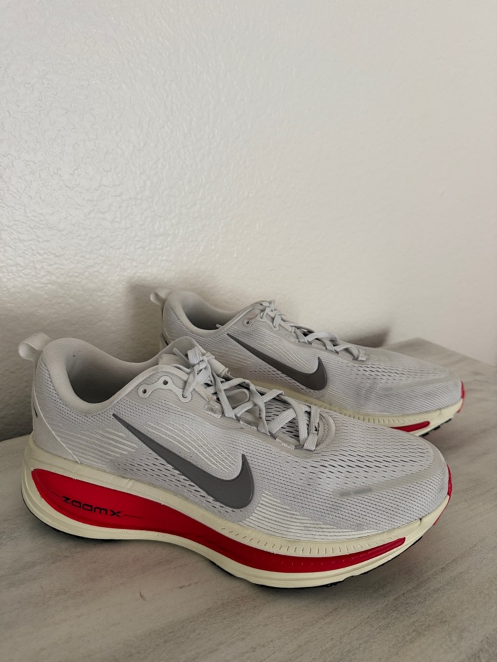 Men’s Nike Vomero White & Red ZoomX Running Sneakers Size 11.5